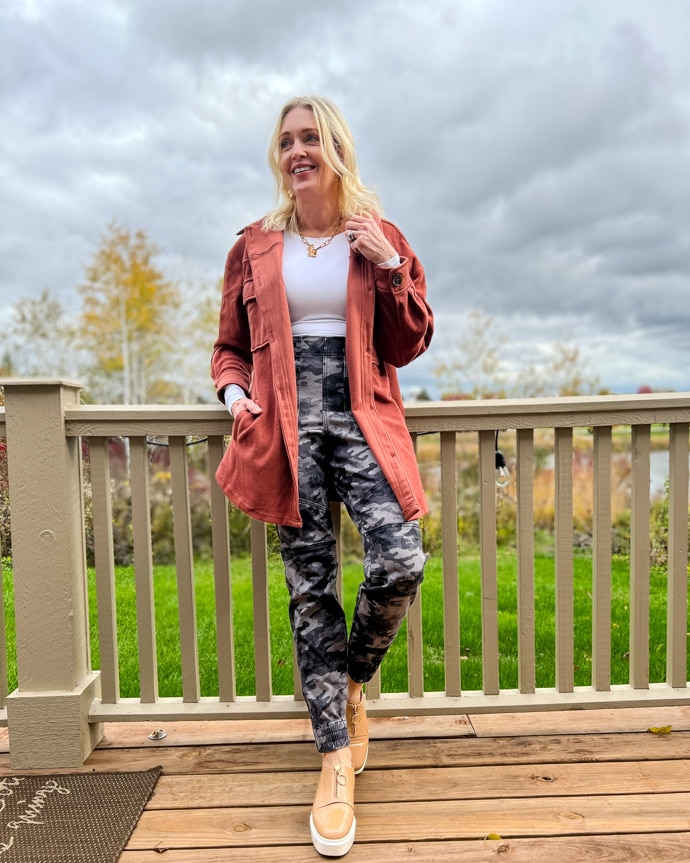 How to Style Camo Joggers: 6 Outfit Ideas - Doused in Pink