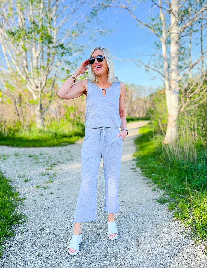 How to Wear Pastel Pants – Four Bloggers Model Pale Jeans