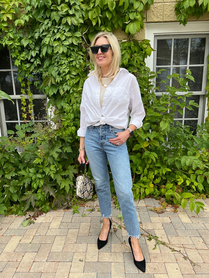 Easy spring look! High waisted jeans, heels, and blazer.